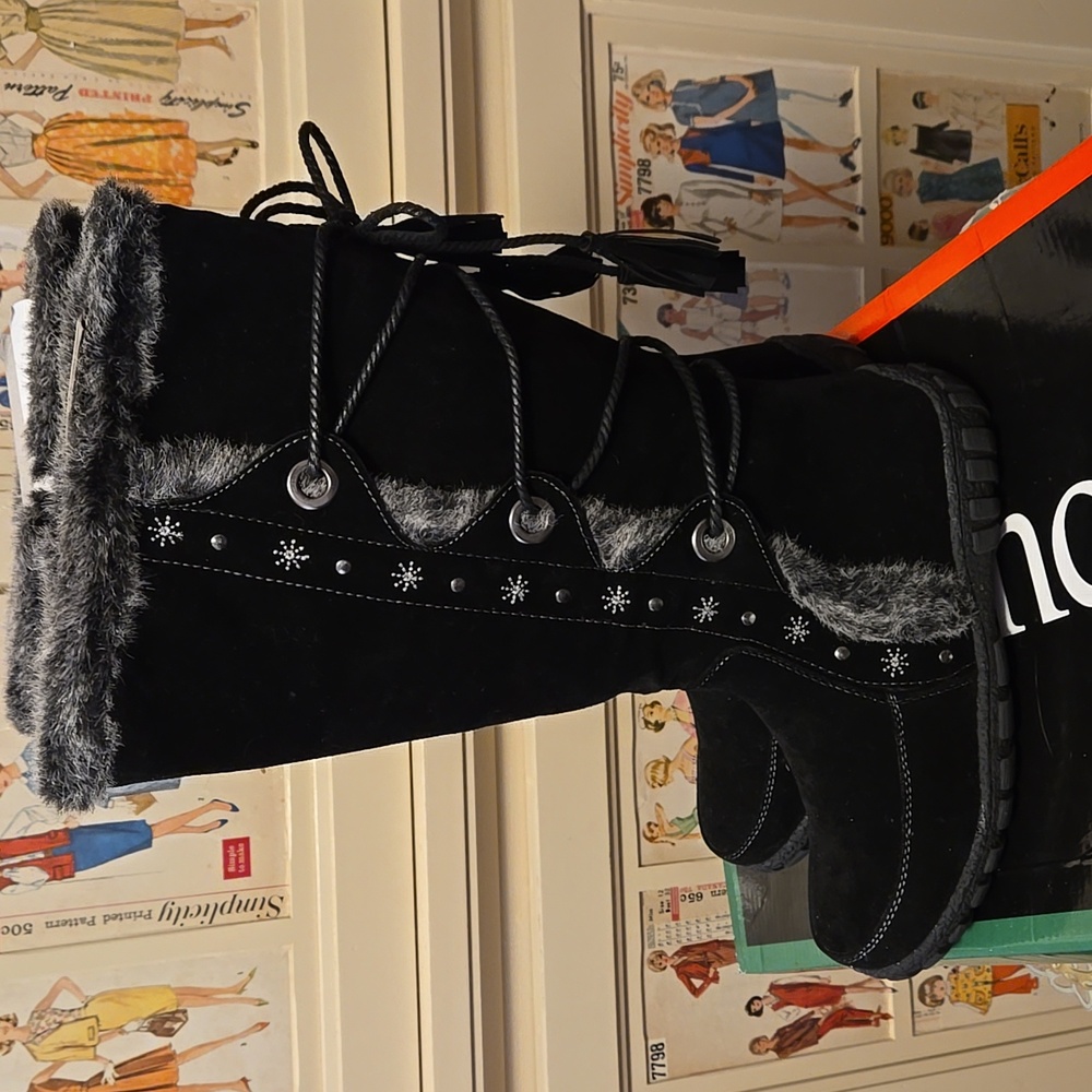 NIB Bucco Capensis black suede and faux fur boots Sz 7.5 wide calf ⭐️